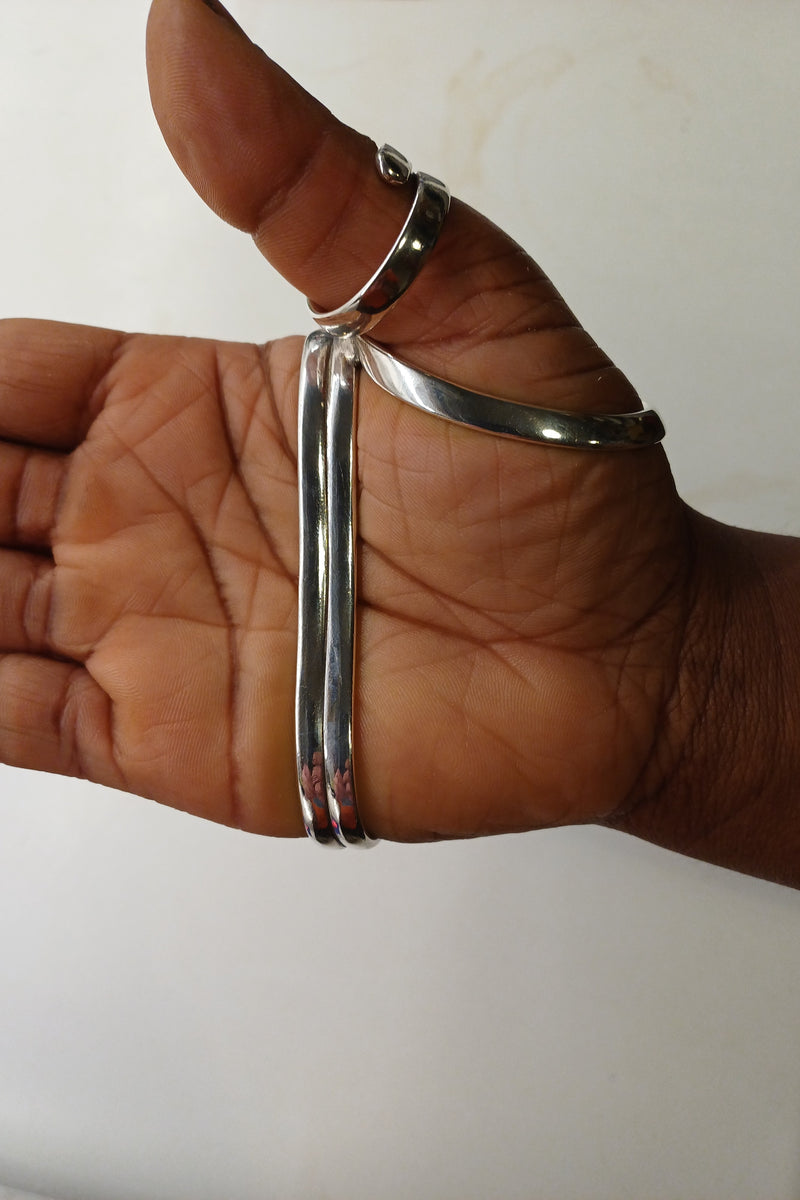 Håndsmykke til højre hånd i Sterling Sølv