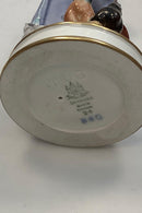 Bing og Grøndahl Hans Tegner Figur af mand og høns No 8024 - Danam Antik