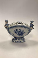 Royal Copenhagen Blå Blomst Svejflet Bouquetière No. 1572