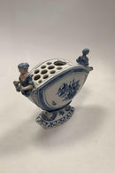 Royal Copenhagen Blå Blomst Svejflet Bouquetière No. 1572