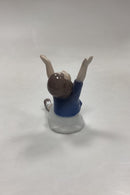 Bing og Grøndahl Figur af pige - Op til Mor No. 2324