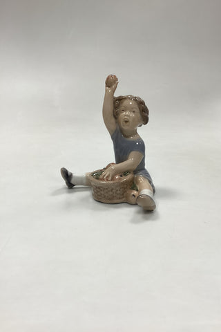 Royal Copenhagen Figur - Pige med Æblekurv No. 3557