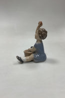 Royal Copenhagen Figur - Pige med Æblekurv No. 3557