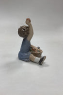 Royal Copenhagen Figur - Pige med Æblekurv No. 3557