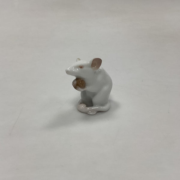 ロイヤルコペンハーゲン　ネズミフィギュリン ロイヤル・コペンハーゲン フィギュリン - 木の実を持つネズミ No. 344