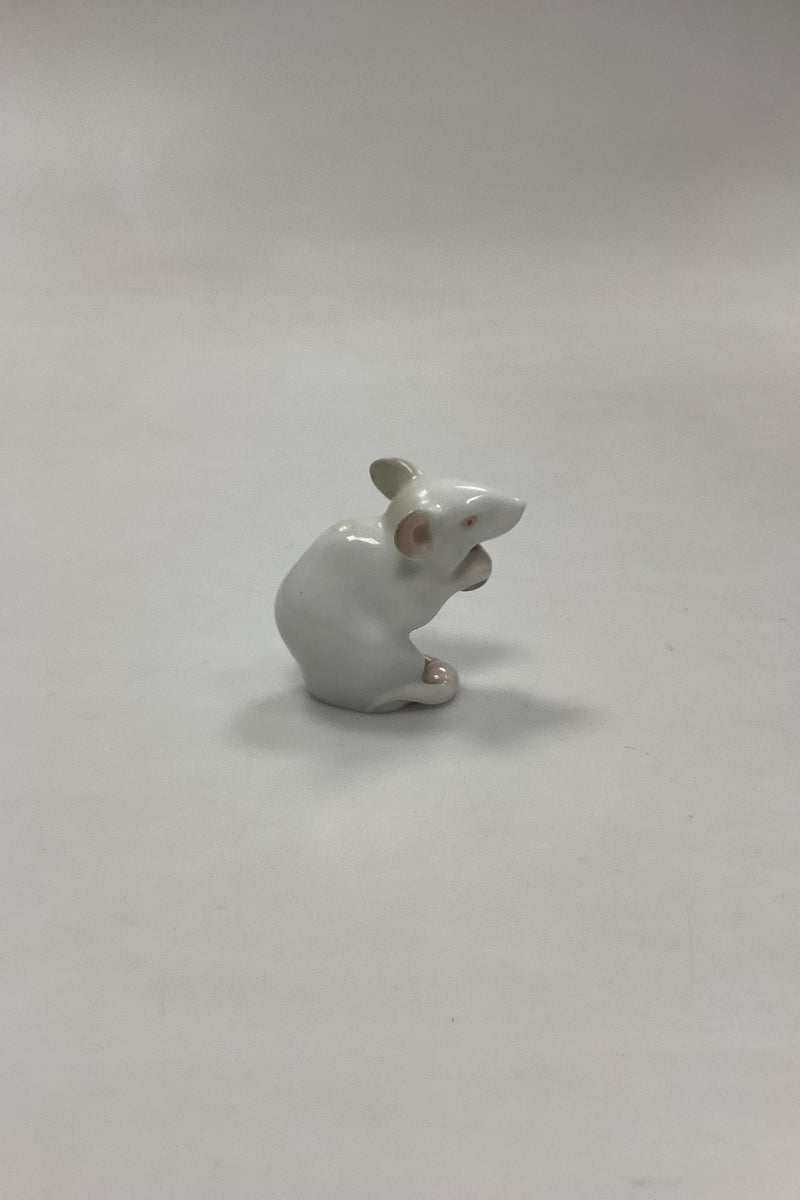 ロイヤルコペンハーゲン　ネズミフィギュリン ロイヤル・コペンハーゲン フィギュリン - 木の実を持つネズミ No. 344