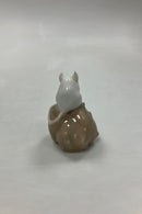 Royal Copenhagen Figur af Mus på Grøn Kastanje No. 511 - Danam Antik