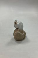 Royal Copenhagen Figur af Mus på Grøn Kastanje No. 511 - Danam Antik