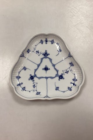 Royal Copenhagen Musselmalet Riflet Trekantet Fad No. 27