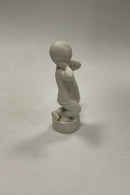 Royal Copenhagen Figur af Dreng No 1928 Arno Malinowski