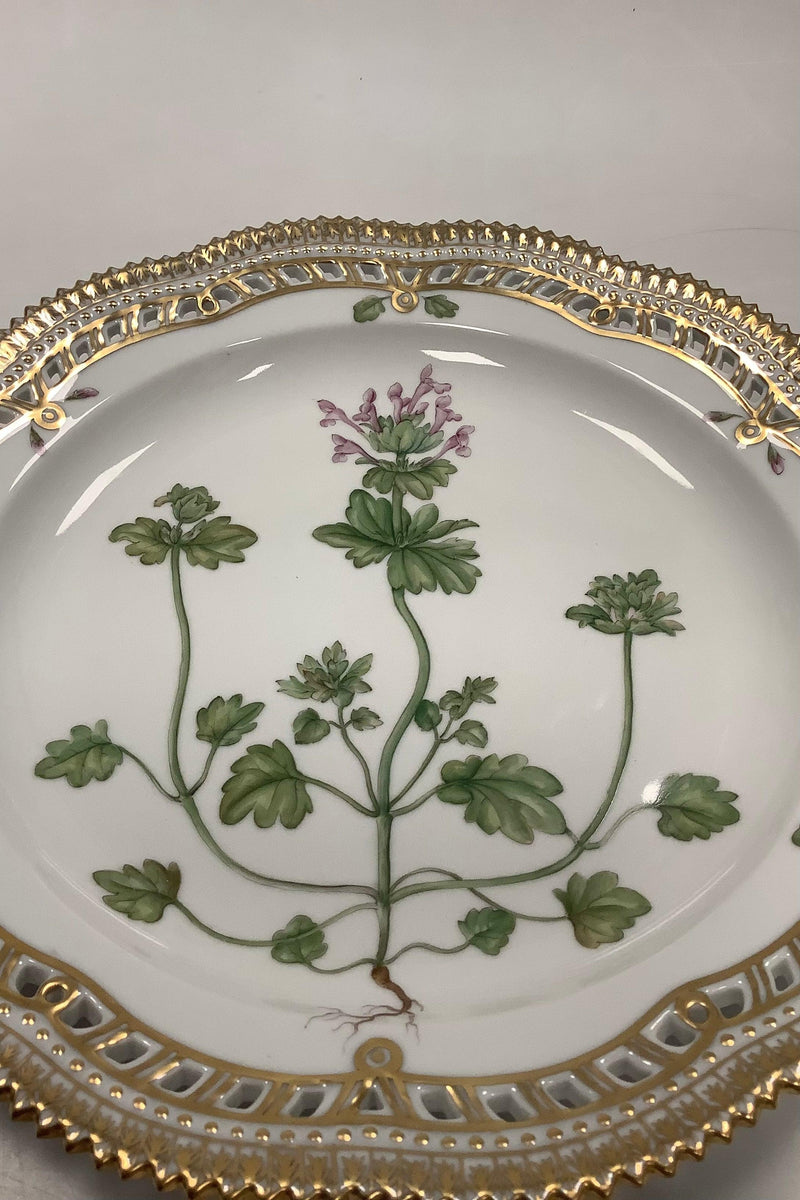 Royal Copenhagen Flora Danica Plate with openwork edge No 20 / 3526