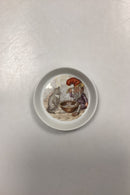 Royal Copenhagen Nisse Julestel Asiet No. 4