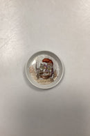 Royal Copenhagen Nisse Julestel Asiet No. 2