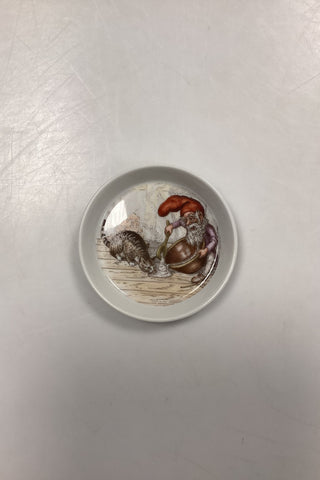 Royal Copenhagen Nisse Julestel Asiet No. 5