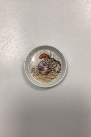 Royal Copenhagen Nisse Julestel Asiet No. 6