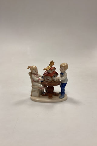 Royal Copenhagen Jule Figur - Dreng og Pige med Krybbespil No. 294