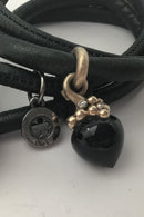 Ole Lynggaard Armbånd med Sweet Drop 18K Guld Onyx Brillant Vedhæng