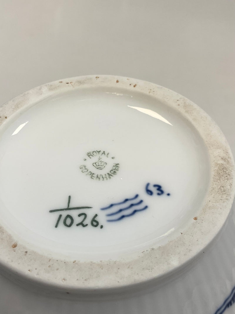 Royal Copenhagen Musselmalet Helblonde Chokoladekande No. 1026