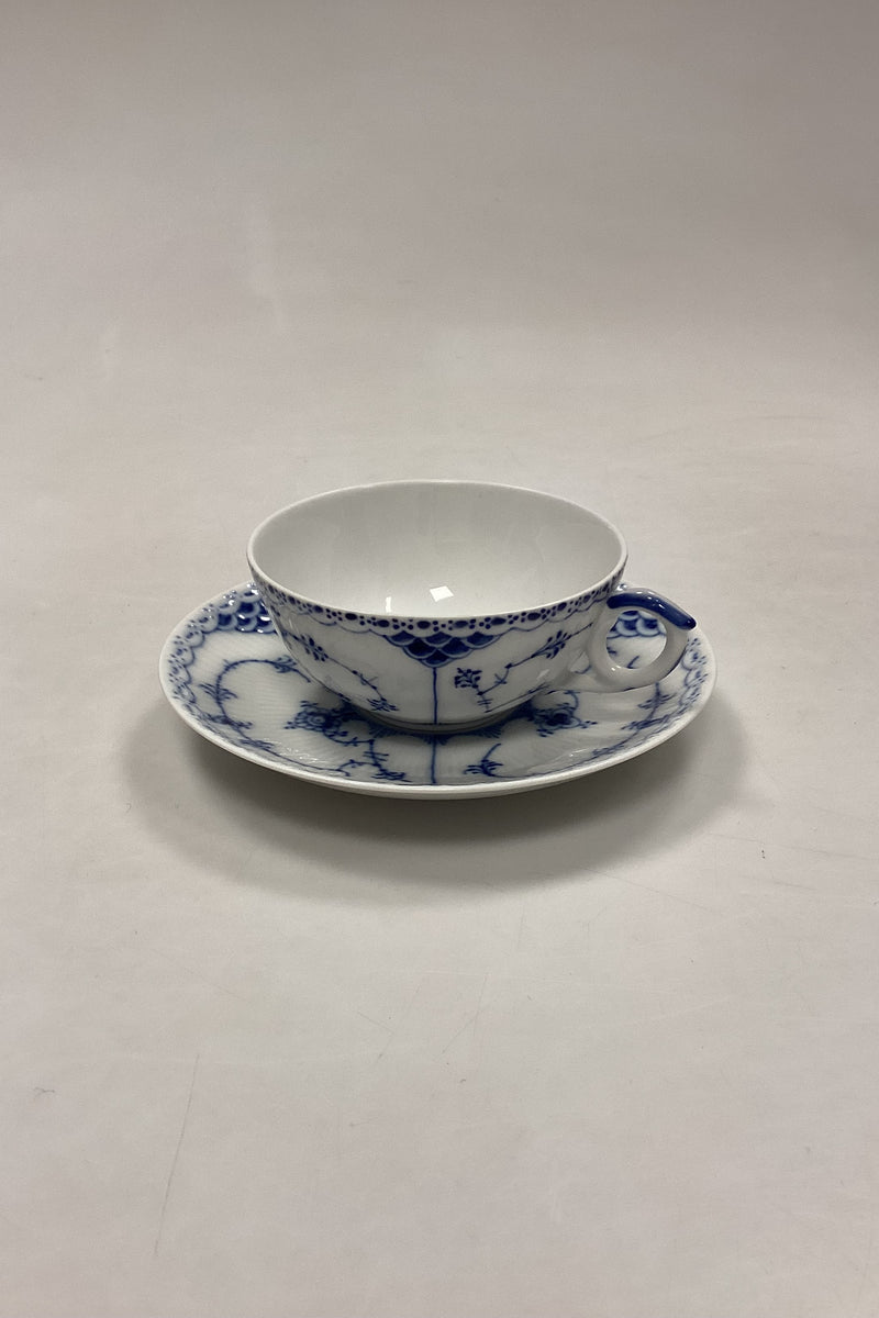 Royal Copenhagen Blaue kannelierte Teetasse und Untertasse Nr. 525