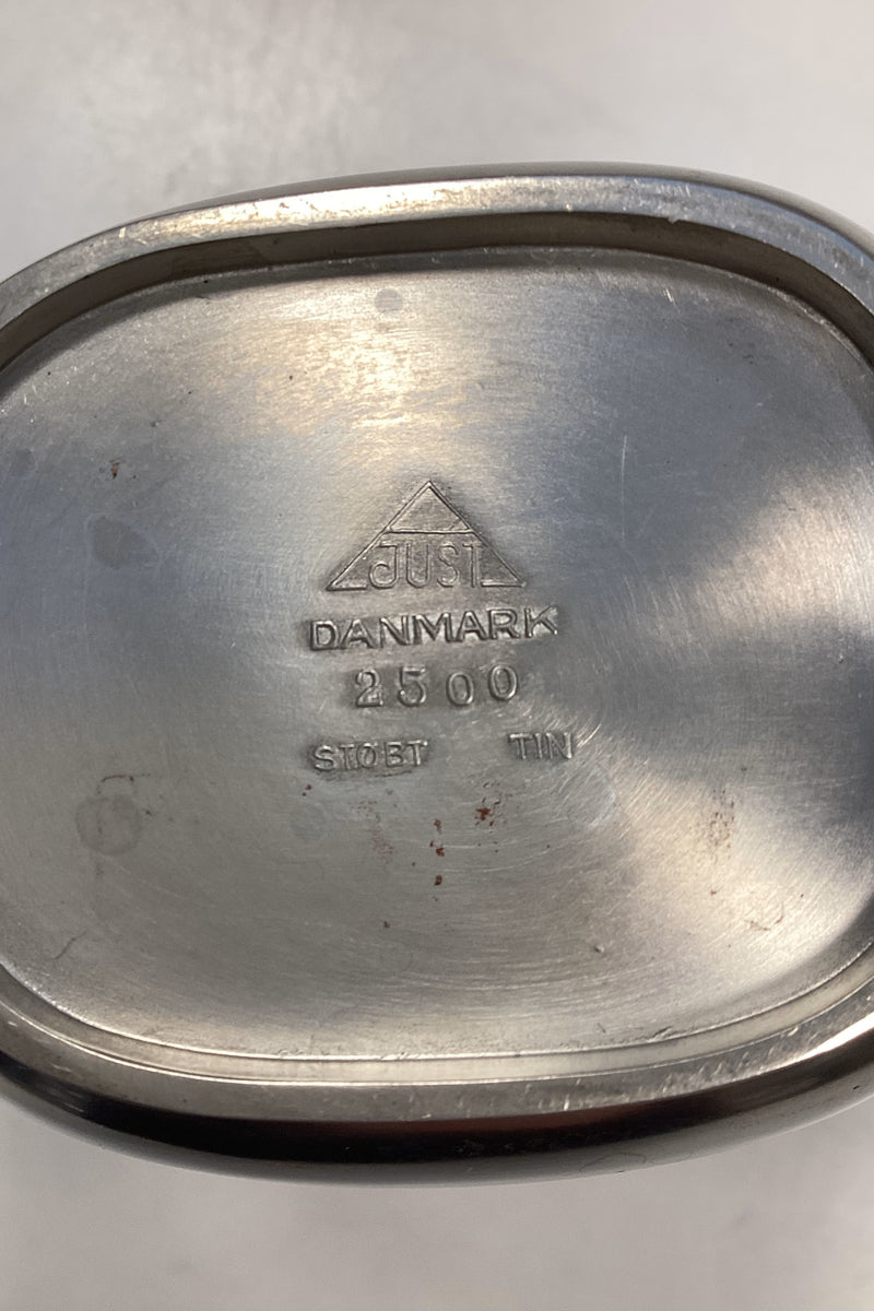 Just Andersen Kande med bast i Støbt Tin, No. 2500