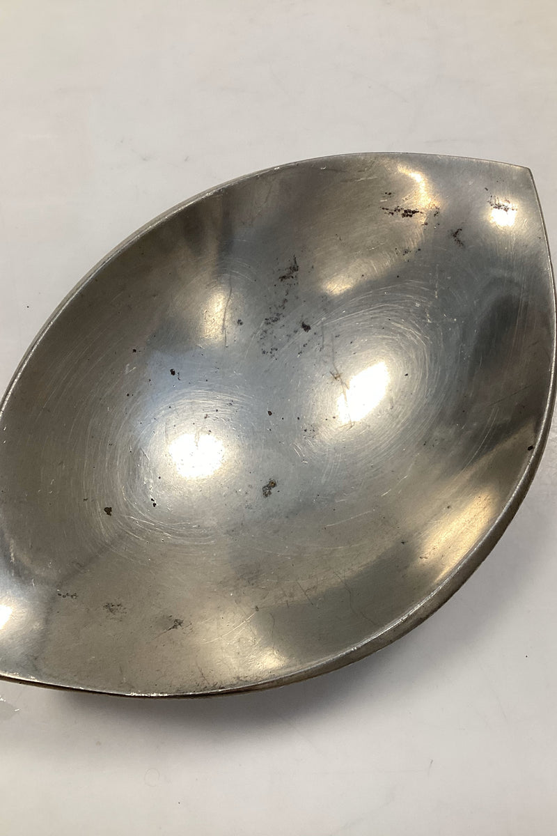 Just Andersen Bladformet skål af Tin, No. 2675