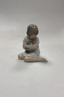 Royal Copenhagen Figur Pige med Dukke No. 1938