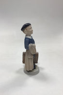 Royal Copenhagen Månedsfigur Juni - Skoledreng No. 4528