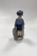 Royal Copenhagen Månedsfigur Juni - Skoledreng No. 4528