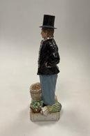 Royal Copenhagen Overglasur Figur Jan Hansen Schmidt Torvedragt, Amager No. 12103