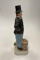 Royal Copenhagen Overglasur Figur Jan Hansen Schmidt Torvedragt, Amager No. 12103