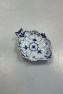 Royal Copenhagen Musselmalet Helblonde Bladformet fad No 1076