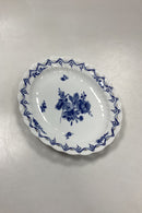 Antik Royal Copenhagen Blå Blomst Svejfet Fad, gennembrudt