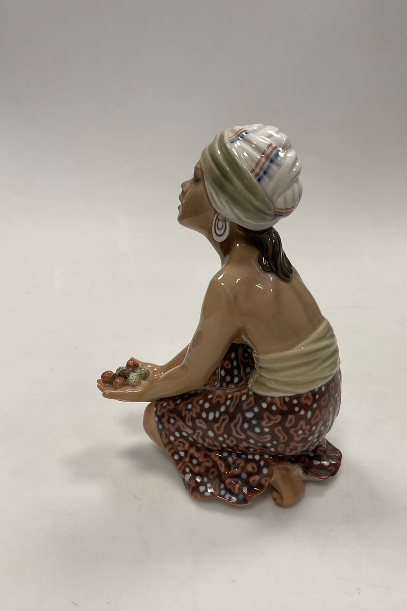 Dahl Jensen Figur af Frugtsælgersken fra Bali No. 1238