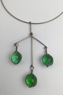 Bent Knudsen Sterling Sølv Halsring med Vedhæng (Grønne Glasperler)