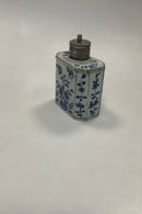 Orientalsk Kinesisk Thedåse fra Qing dynastiet, kangxi (1662-1722)  Thedåse med låg  Måler 12,8cm x 9,5cm  Brændingsfejl og små nøk