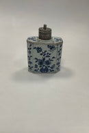 Orientalsk Kinesisk Thedåse fra Qing dynastiet, kangxi (1662-1722)  Thedåse med låg  Måler 12,8cm x 9,5cm  Brændingsfejl og små nøk