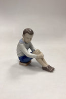Bing og Grøndahl Figur - Dreng på Bøger / Skoleferie No. 1742