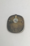 Royal Copenhagen Flora Broche / Vedhæng &nbsp;Porcelæn og Sterling Sølv (Anton Michelsen).