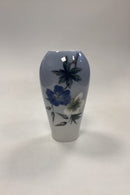 Royal Copenhagen Art Nouveau Vase med Blå og Hvid Blomster motiv No. 2679/295
