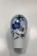 Royal Copenhagen Art Nouveau Vase med Blå og Hvid Blomster motiv No. 2679/295