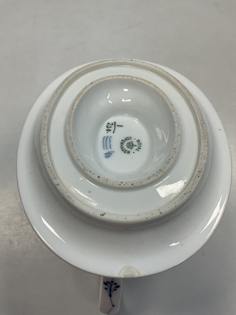 Royal Copenhagen Musselmalet Riflet Saucekande med Underskål No 200