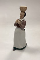Bing og Grøndahl Figur Konen med æggene No. 2126