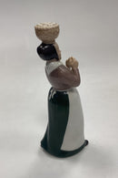 Bing og Grøndahl Figur Konen med æggene No. 2126