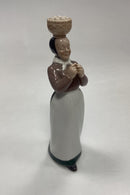 Bing og Grøndahl Figur Konen med æggene No. 2126