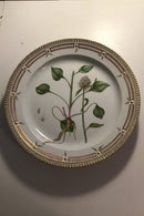 Royal Copenhagen Flora Danica Rundt Fad No. 20/3524.
