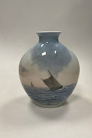Bing og Grøndahl Art Nouveau Vase med skib No. 8779 / 506  Måler 24 cm / 9.45 inch