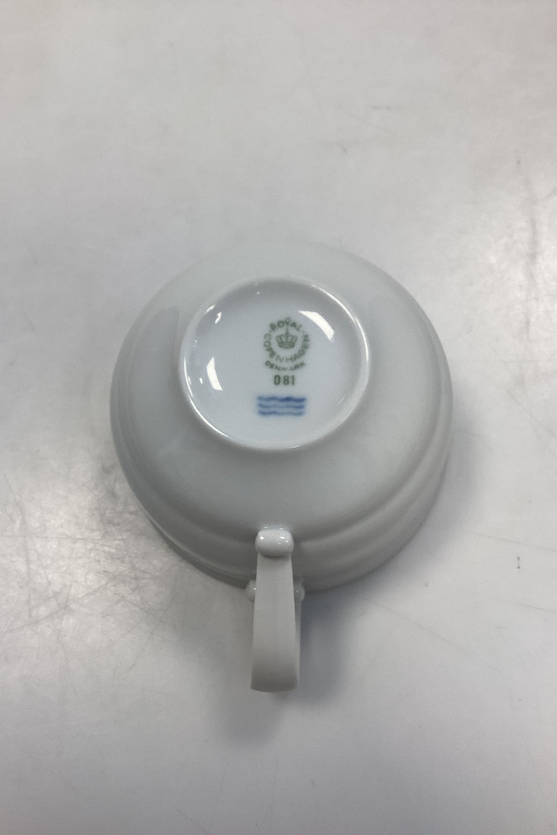 Royal Copenhagen Hvid Magnolia med uglaseret relief Tekop No. 81