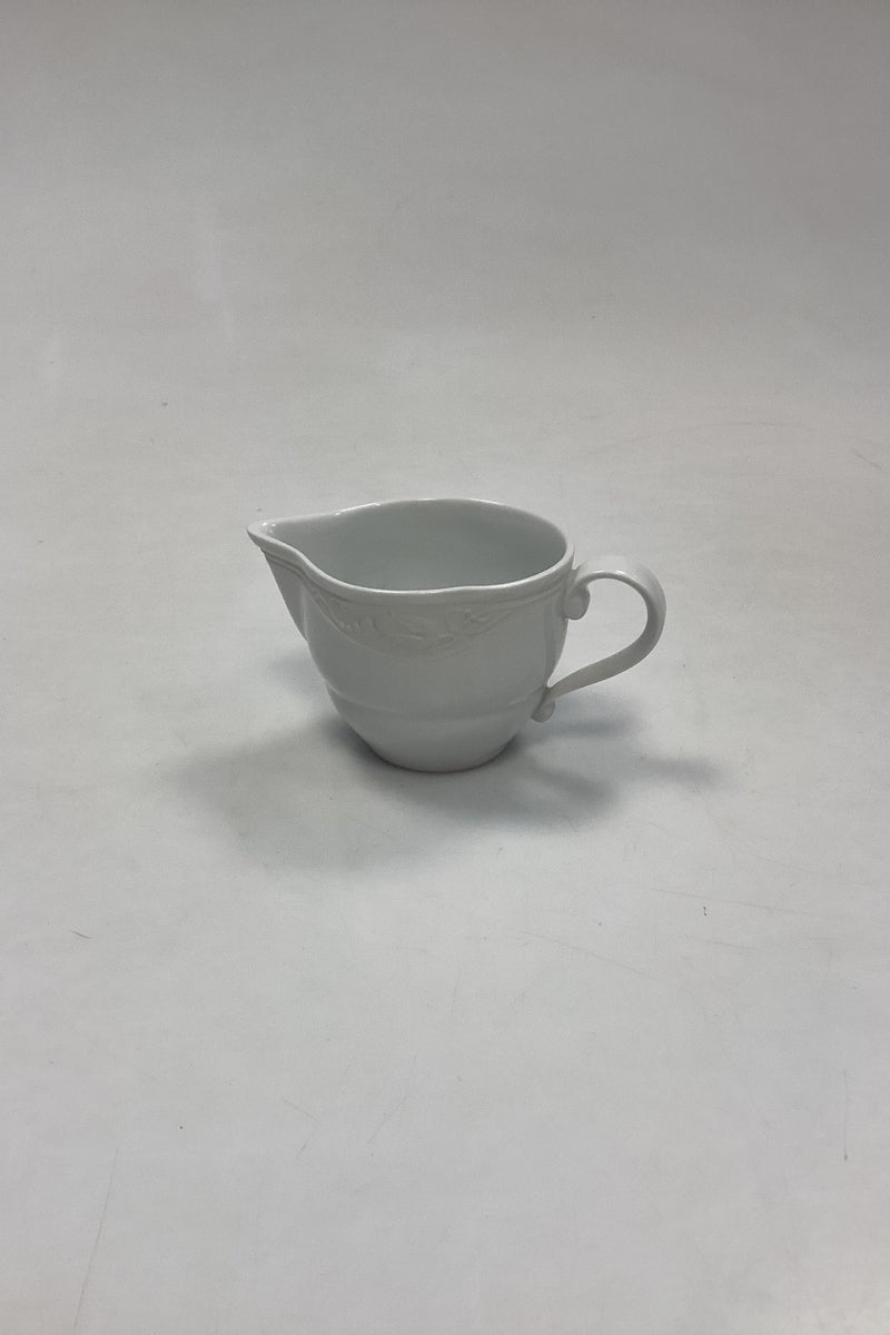 Royal Copenhagen Hvid Magnolia med uglaseret relief Flødekande No. 394