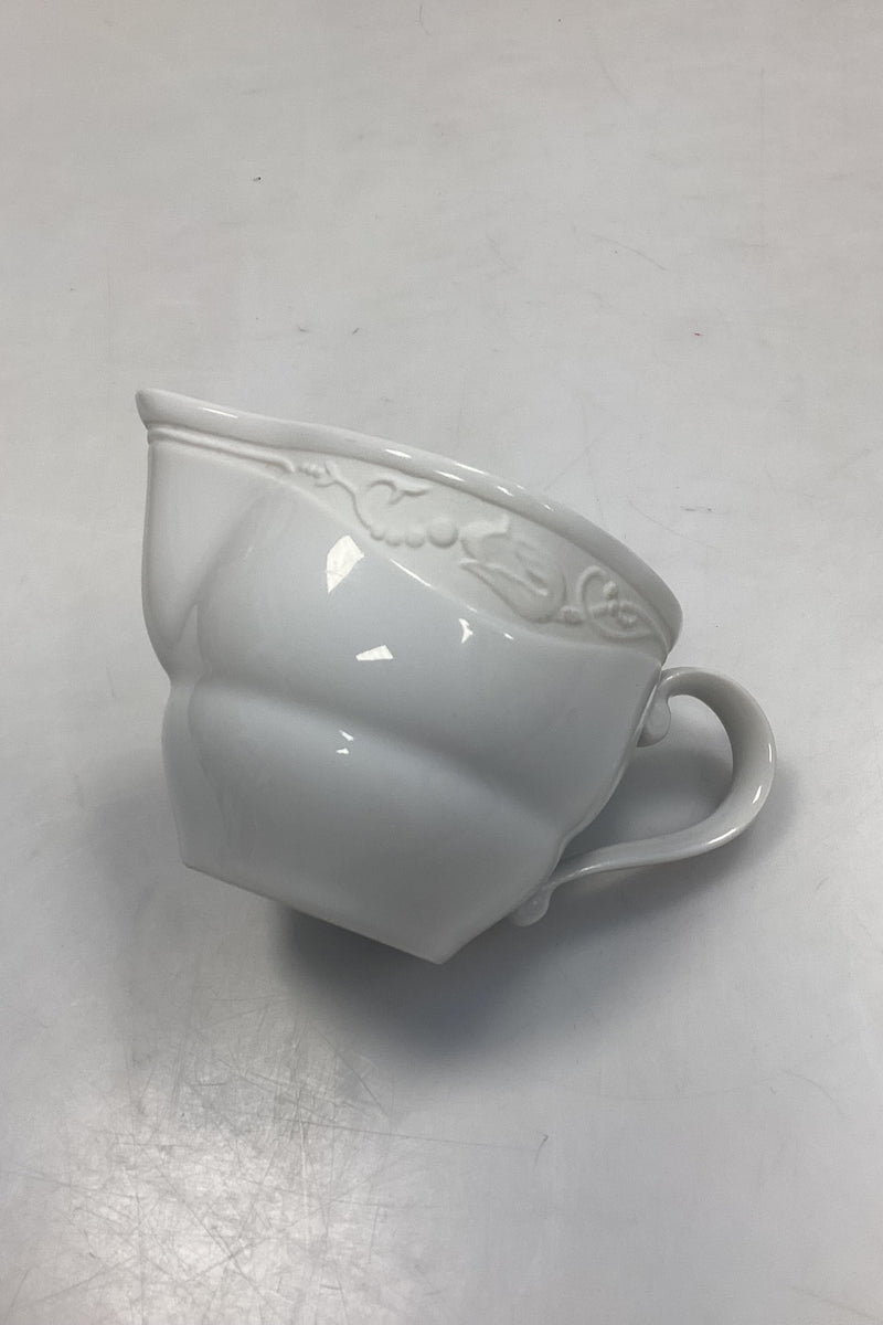 Royal Copenhagen Hvid Magnolia med uglaseret relief Flødekande No. 394