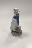 Royal Copenhagen Figur Pige med Frokost No. 815
